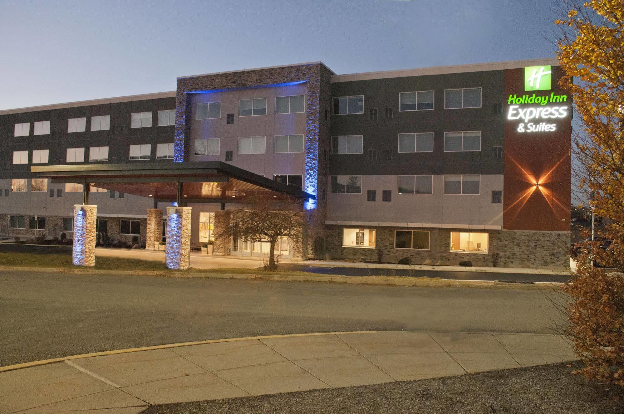 Holiday Inn Express & Suites Johnstown, An Ihg Hotel Екстер'єр фото
